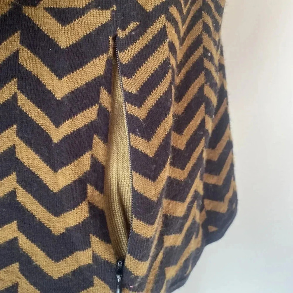 Striped Women's Cardigan Sweater - Black and Brown - Picture 4 of 10